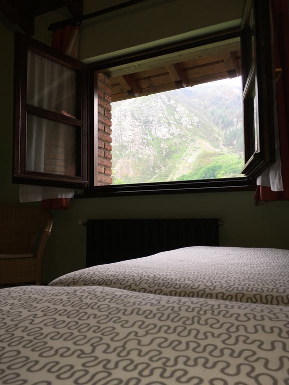 A Pie De Picos Pension Caño Buitenkant foto